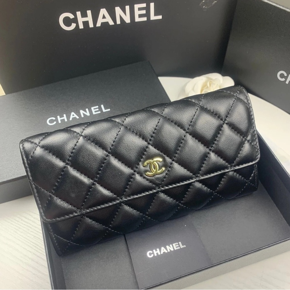 Chanel Black Quilted Women's wallet with box & dustbag